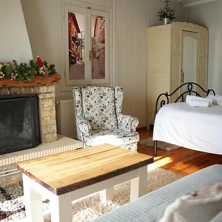 Doma Est 1991 Πανσιόν Αράχωβα