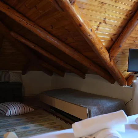 Doma Est 1991 Πανσιόν