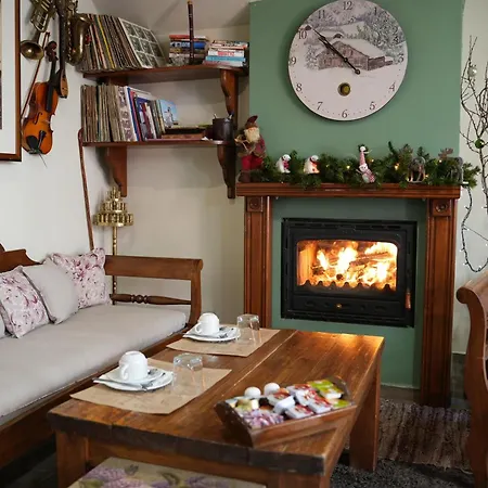 Πανσιόν Doma Est 1991 Αράχωβα